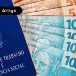 carteira de trabalho, notas de dinheiro e como funciona o empréstimo do FGTS