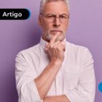 Pessoa de idade que recebe aposentadoria pensando se pode receber pensão por morte.