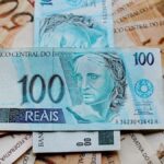 várias de cem e cinquenta reais.