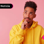 imagem de um jovem expressando um semblante pensativo.
