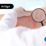 imagem de médico examinando braço de paciente