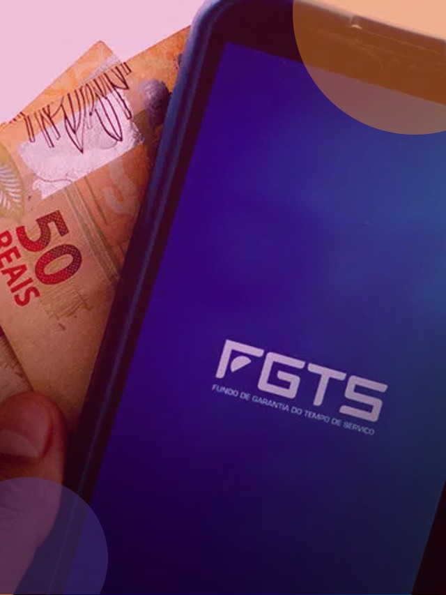 Celular com tela do fgts aberta e notas de cinquenta reais atrás