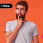 imagem de homem barbudo com blusa branca e expressão de confuso