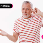 Senhor de cabelos brancos com expressão de pensativo