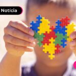 criança segurando um coração colorido