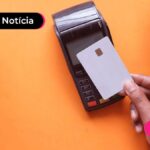 Cartão em cima de uma maquina de cartão