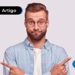 imagem de homem apontando para os dois lados com o dedo indicador