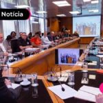 imagem de uma mesa de reunião
