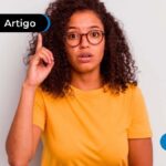 imagem de uma mulher com o dedo para cima