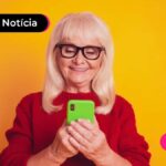 imagem de uma mulher no celular