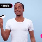 Pessoa segurando um cartão