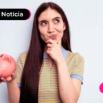 Pessoa segurando um cofre