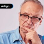 Pessoa com expressão pensativa