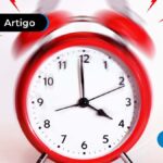 imagem de relógio em vermelho