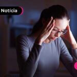 Pessoa apoiando a cabeça sob a mão