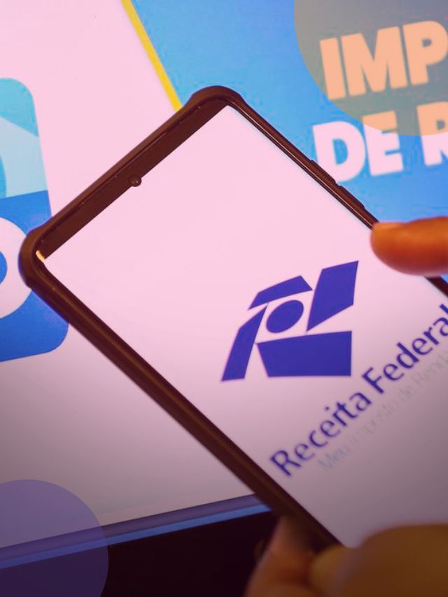 Celular com a pagina da Receita Federal aberta