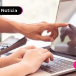 Pessoa usando um notebook