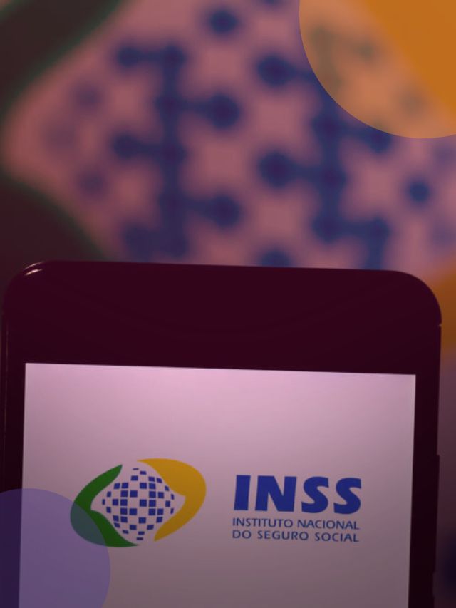 Celular com a tela ligada mostrando a logo do INSS.