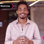 imagem de pessoa sorrindo com roupa social