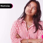 imagem de pessoa com camisa xadrez pensando e olhando para cima