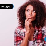 Imagem mostra jovem com expressão de pensativa.