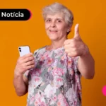 Imagem mostra pessoa de idade fazendo sinal de "joinha" com a mão.