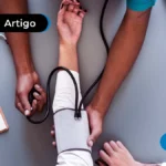 imagem de médico e paciente medindo pressão