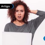 imagem de pessoa preocupada com notebook