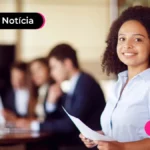 Imagem jovem sorridente.