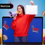 imagem de pessoa com autofalante e compras na mão