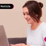 Pessoa usando um notebook