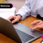 Pessoa usando um notebook
