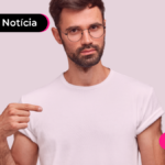 Imagem de pessoa jovem apontando para camisa