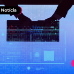 imagem de pessoa mexendo em computador