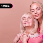 imagem de mãe e filha abraçadas