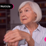Imagem mostra pessoa de idade com expressão pensativa.