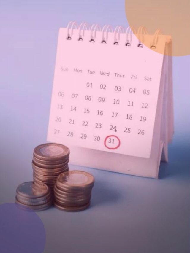 Imagem de um calendário com três montes de moedas na frente