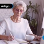 Pessoa de mais idade escrevendo