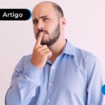 Pessoa com o olhar pensativo