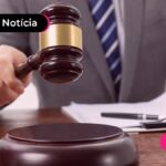 Imagem mostra juiz batendo martelo.