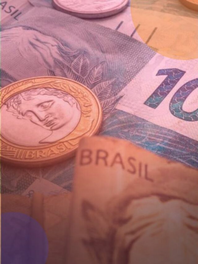 Imagem de cédulas de cem e cinquenta reais e moedas de um real