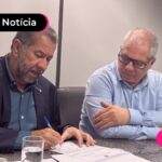 imagem de duas pessoas conversando