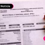 imagem de pessoa vendo conta de iptu