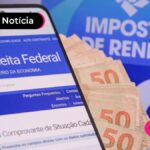 imagem de celular no site da receita federal com notas de 50 reais