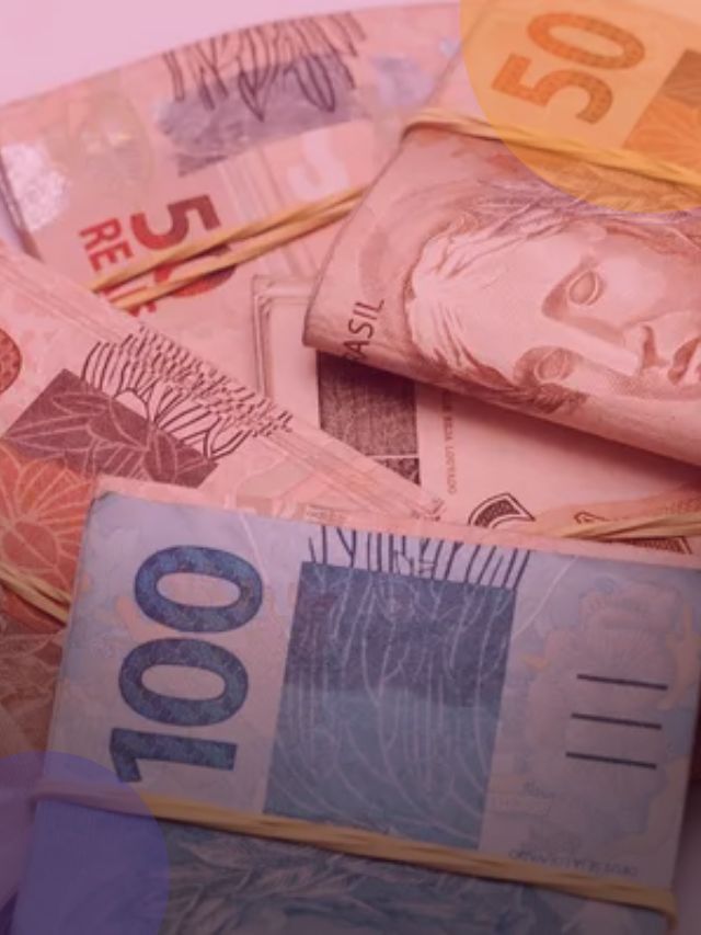 Notas de cem e cinquenta reais.