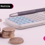 imagem de calculadora e moedas