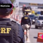 Servidor publico federal usando uniforme de trabalho.