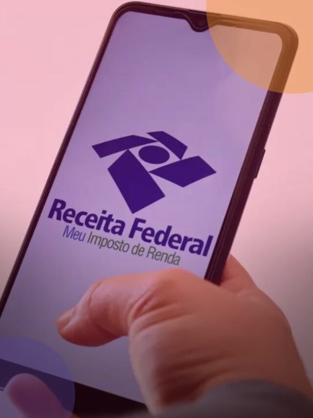 Imagem de um celular com a imagem da Receita Federa