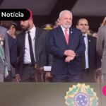Presidente Lula e outras pessoas ao lado.