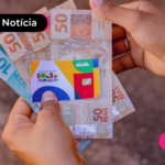 imagem de cartão do bolsa familia recebendo decimo terceiro